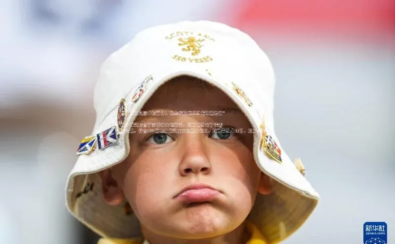 杏盛测速app官方下载最新版光魔科技足球运动员意外遭雷劈！场上惊险瞬间引发球迷热议\